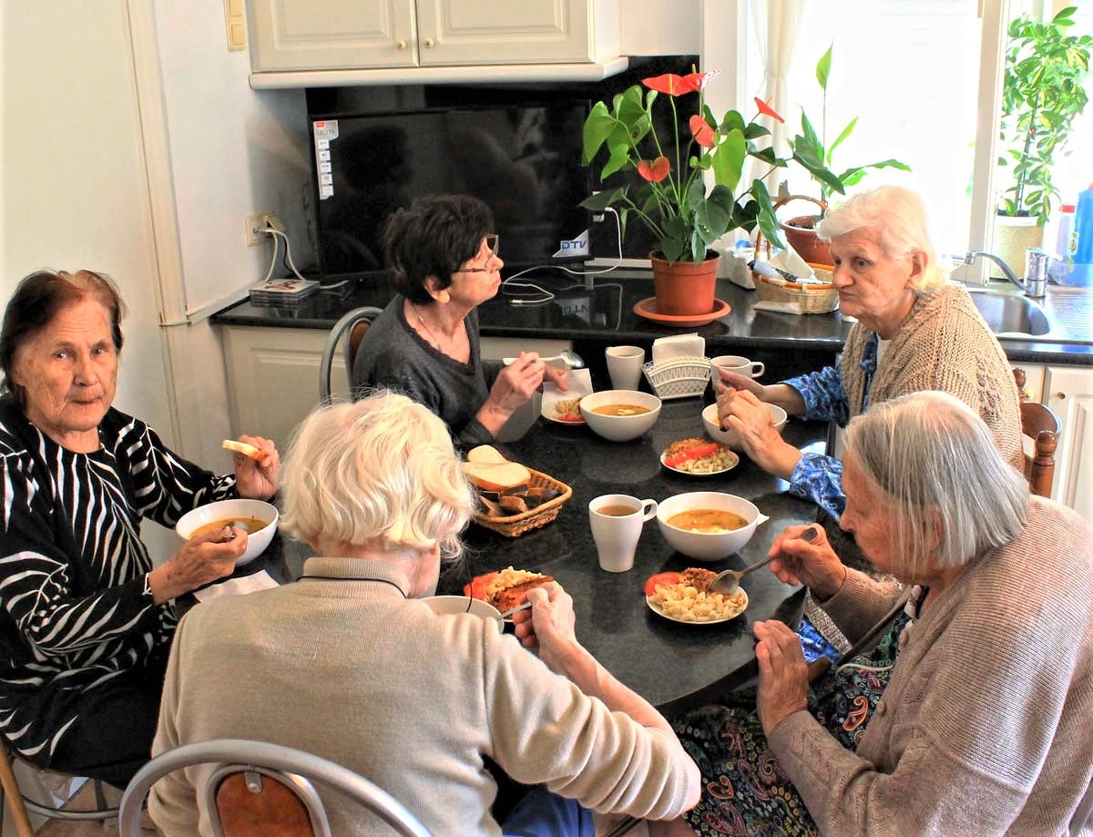 Питание в пансионате для пожилых людей