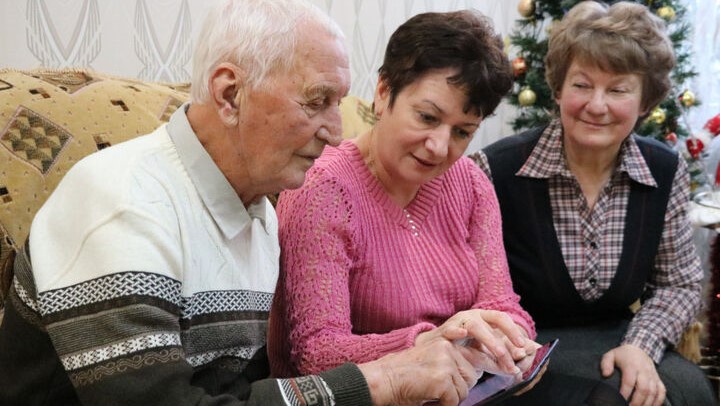 Социальные центры для пенсионеров: что это такое и как туда попасть